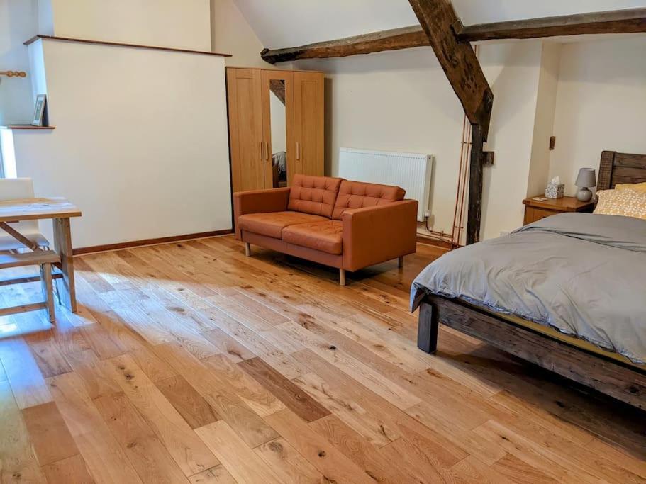 The Old Granary Farm Cottage Abergavenny Buitenkant foto