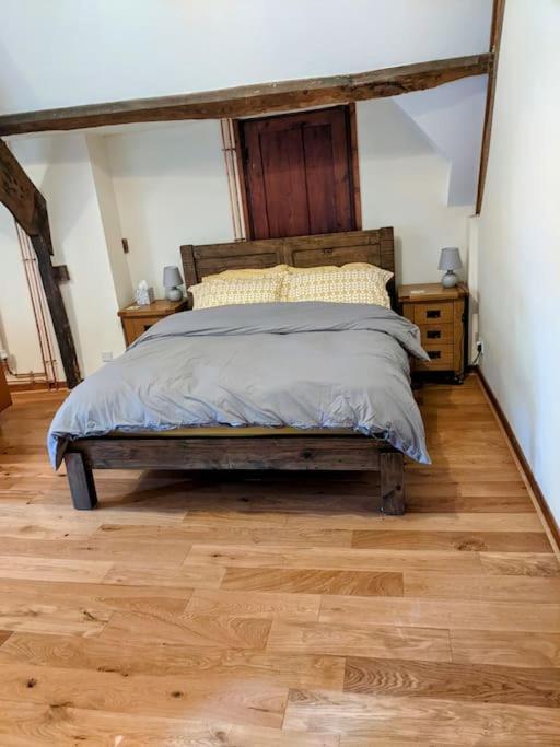 The Old Granary Farm Cottage Abergavenny Buitenkant foto